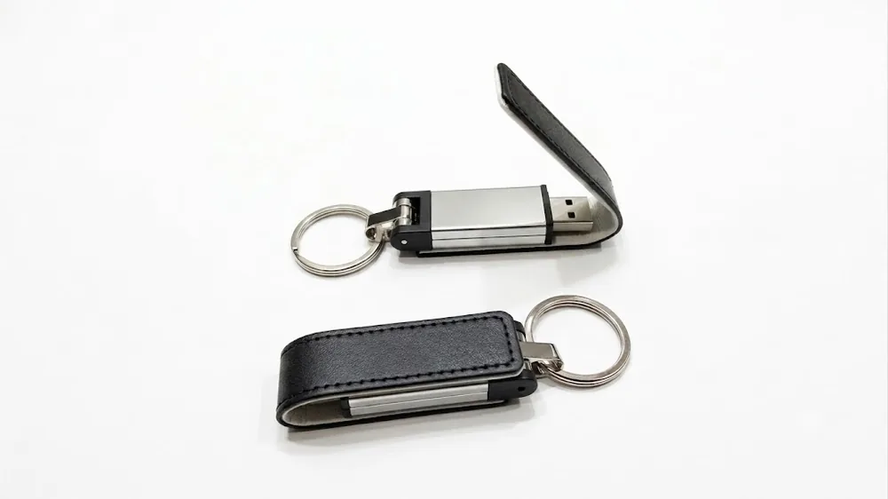 Leather magnet USB flash drive